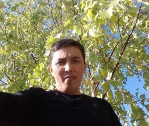 Жеке пикири үчүн соттолгон Жээнтаевге апасынын жаназасына баруусуна уруксат суралууда