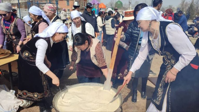 40 казан сүмөлөк кайнатылат